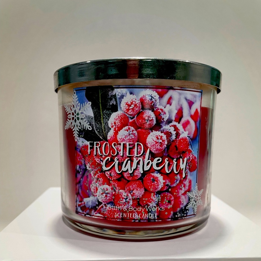 New Bath & Body Works Frosted Cranberry 3-Wick Candle